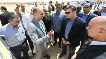 وزير الإسكان يتفقد مشروعات المرافق في الامتداد الجنوبي بالقاهرة الجديدة
