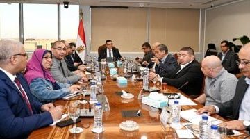 وزير الإسكان يجتمع مع مسؤولي "سيتي إيدج" لمتابعة أداء مبيعات المشروعات