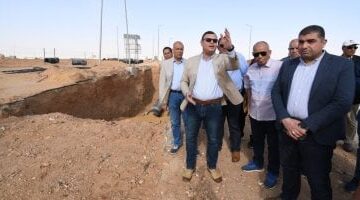 وزير الإسكان يكمل جولته بتفقد محاور مدينة الشروق اليوم