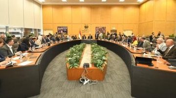 وزير الإسكان يلتقي بأعضاء البرلمان في اجتماع دوري لمناقشة قضايا الإسكان
