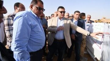 وزير الإسكان ينهي جولته بتفقد مشروعات شبكات المرافق في جنيفة والرابية بمدينة الشروق