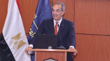 وزير الاتصالات يكشف عن تطوير مهارات رقمية لأكثر من 30 ألف سيدة عبر المحافظات