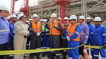 وزير البترول يزور السخنة لمتابعة استعدادات البنية التحتية لتأمين إمدادات الغاز في الصيف