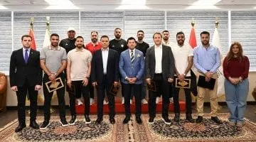 وزير الرياضة يرحب بحرارة ببعثة الرياضيين العائدين من ليبيا في مقر الوزارة