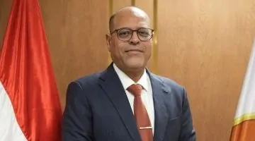 وزير العمل يسلم عقود 1000 وظيفة لشباب دمياط.. التفاصيل الكاملة
