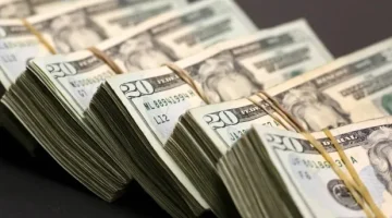 الدولار يتراجع نتيجة مؤشرات اقتصادية ضعيفة في الولايات المتحدة
