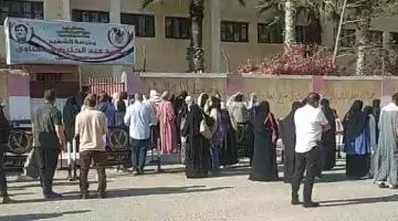 2923 طالبًا يؤدون امتحانات الثانوية العامة في 14 لجنة بمطروح - فيديو