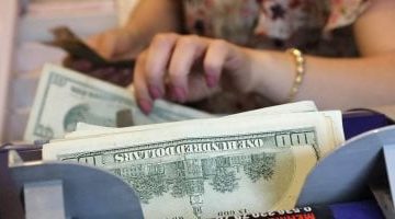 أسعار الدولار والعملات الأجنبية تتأرجح في منتصف تعاملات الثلاثاء 17 يونيو 2025