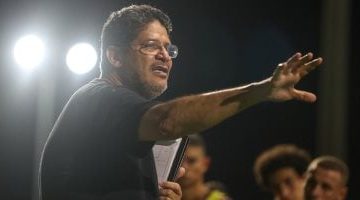 أيمن الرمادي يتطلع لاستلام مكافأة تتويجه بكأس مصر من نادي الزمالك