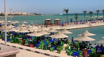 إقبال كثيف على شواطئ الغردقة مع طقس متميز في البحر الأحمر - فيديو