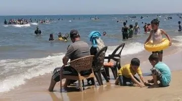ازدحام المواطنين في شواطئ جمصة وسط أجواء ممتعة - فيديو