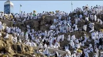 الحجاج ينطلقون إلى مشعر عرفات: بداية التصعيد في يوم التروية - فيديو