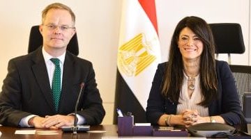 الدكتورة رانيا المشاط تبحث مع السفير البريطاني سبل تعزيز التعاون الإنمائي