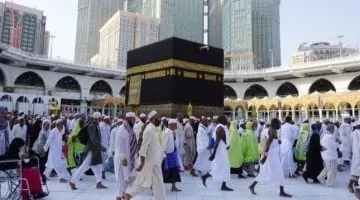 في طواف الإفاضة: الأرواح تتقدم الأقدام نحو المناسك – شاهد الفيديو